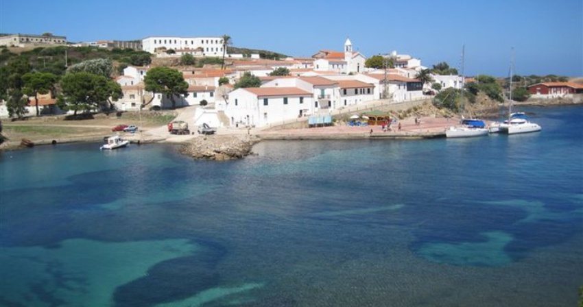 Turismo e Covid-19, l'amministrazione di Porto Torres dimezza il contributo di sbarco per l'Asinara